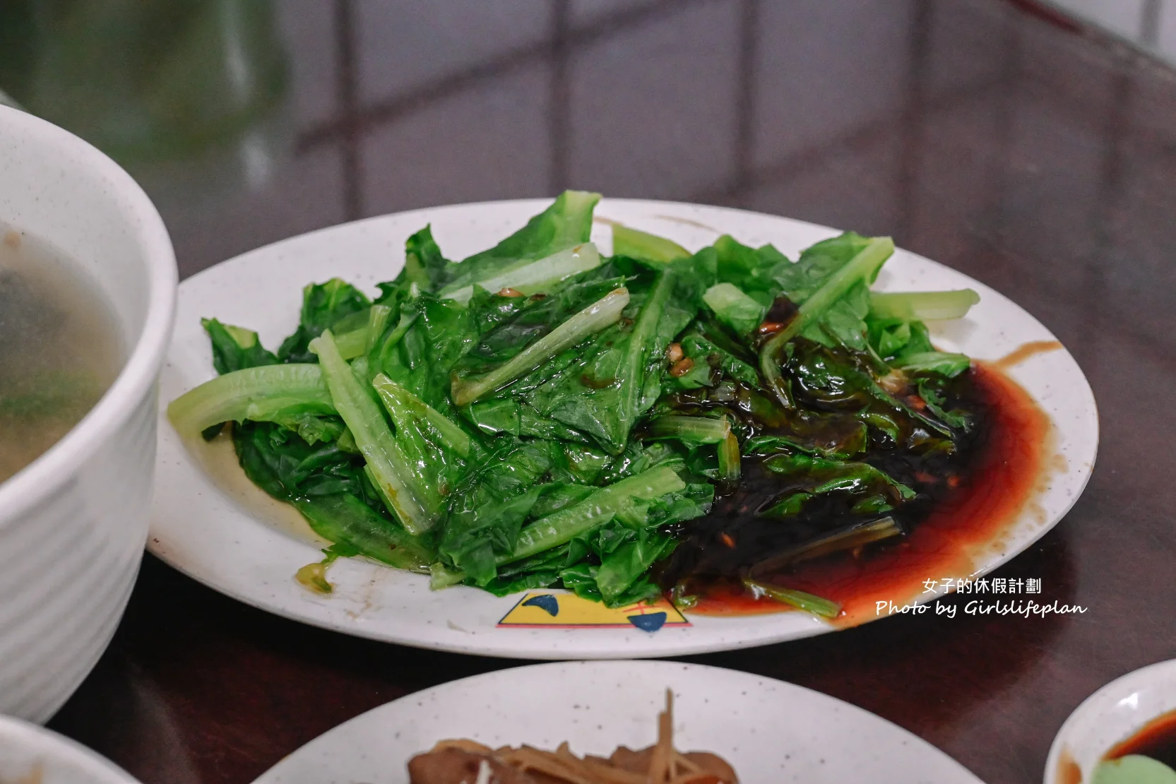 魯肉發無刺虱目魚粥｜在地人最愛排隊美食，光店員就9人(外帶) @女子的休假計劃