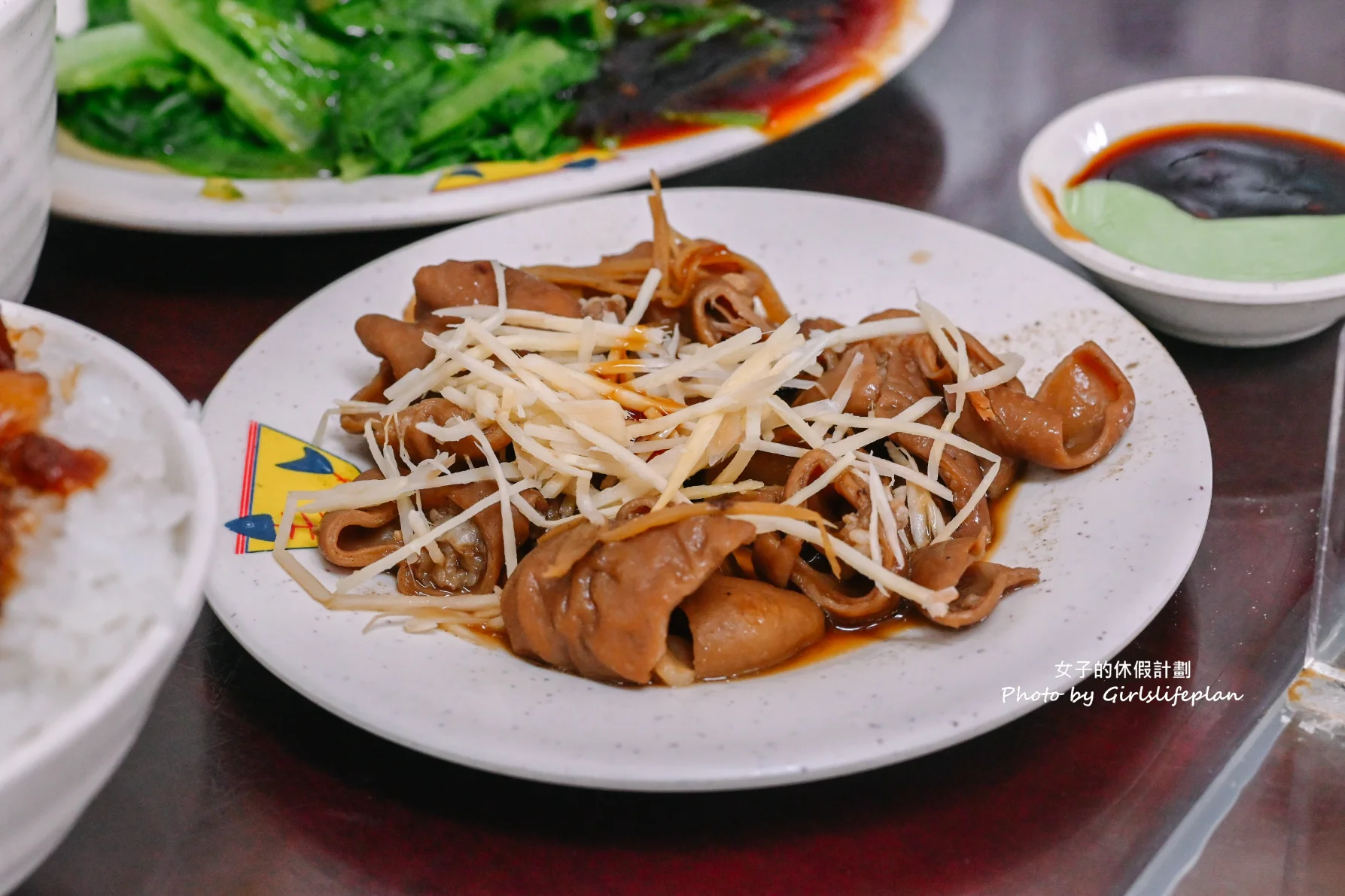 魯肉發無刺虱目魚粥｜在地人最愛排隊美食，光店員就9人(外帶) @女子的休假計劃