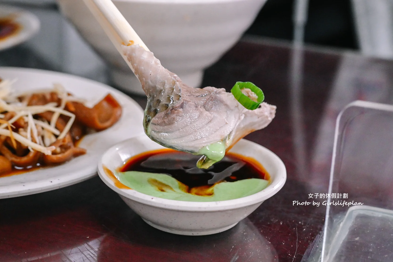 魯肉發無刺虱目魚粥｜在地人最愛排隊美食，光店員就9人(外帶) @女子的休假計劃