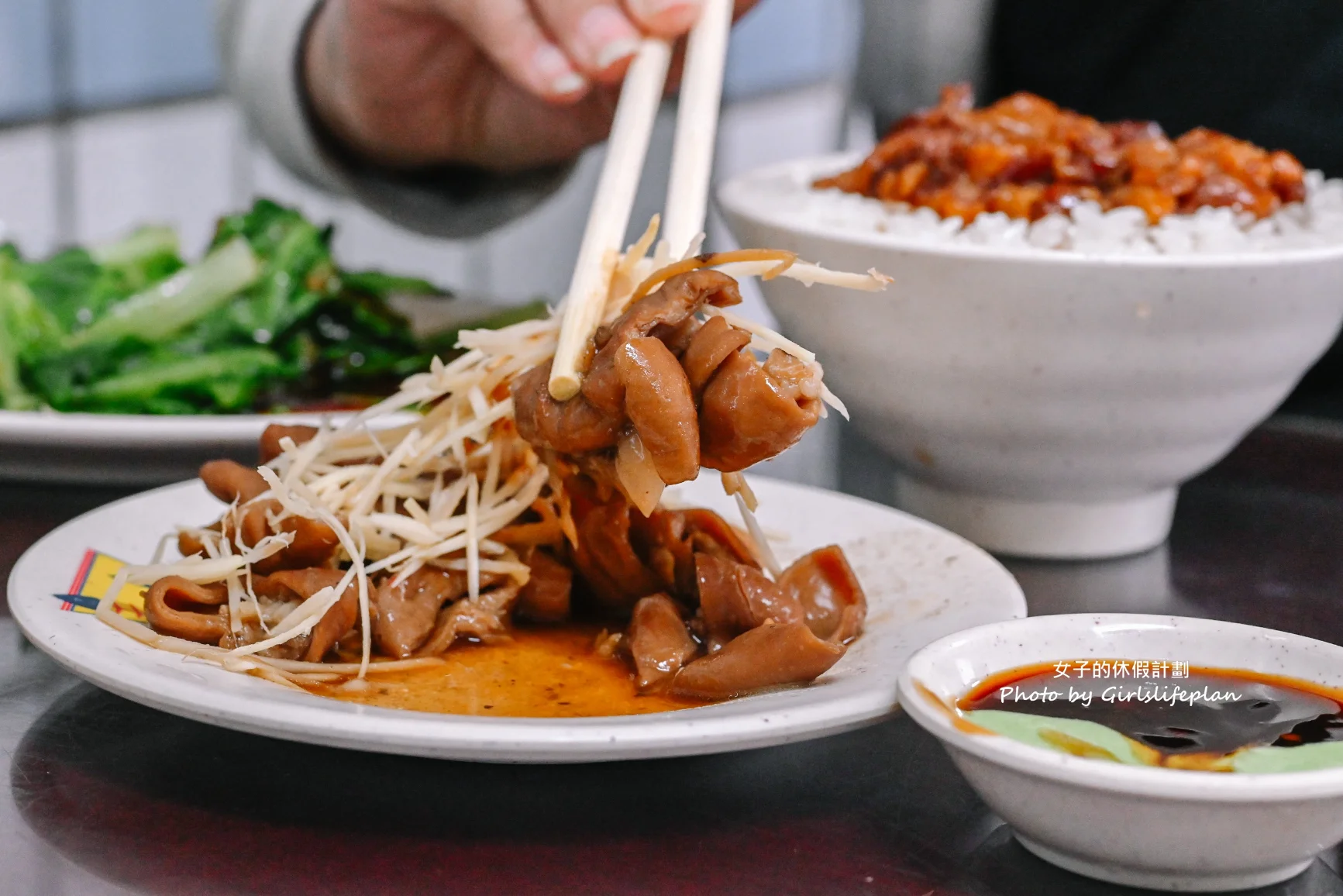 魯肉發無刺虱目魚粥｜在地人最愛排隊美食，光店員就9人作業中(外帶) @女子的休假計劃