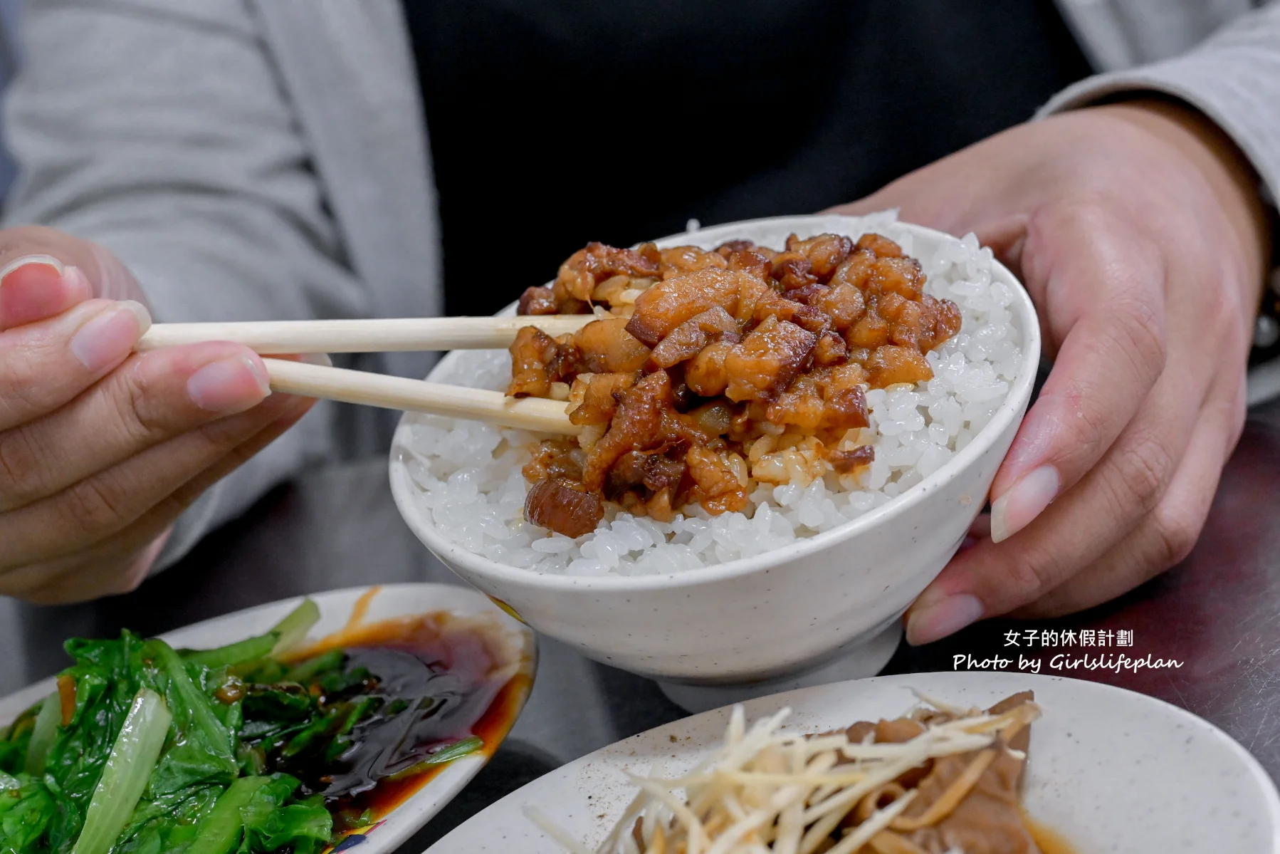 魯肉發無刺虱目魚粥｜在地人最愛排隊美食，光店員就9人(外帶) @女子的休假計劃