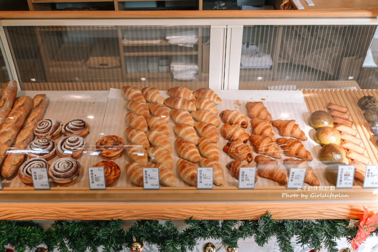 【桃園美食】厚冶 Bakery & Cafe，貨櫃玻璃屋咖啡廳(外帶) @女子的休假計劃