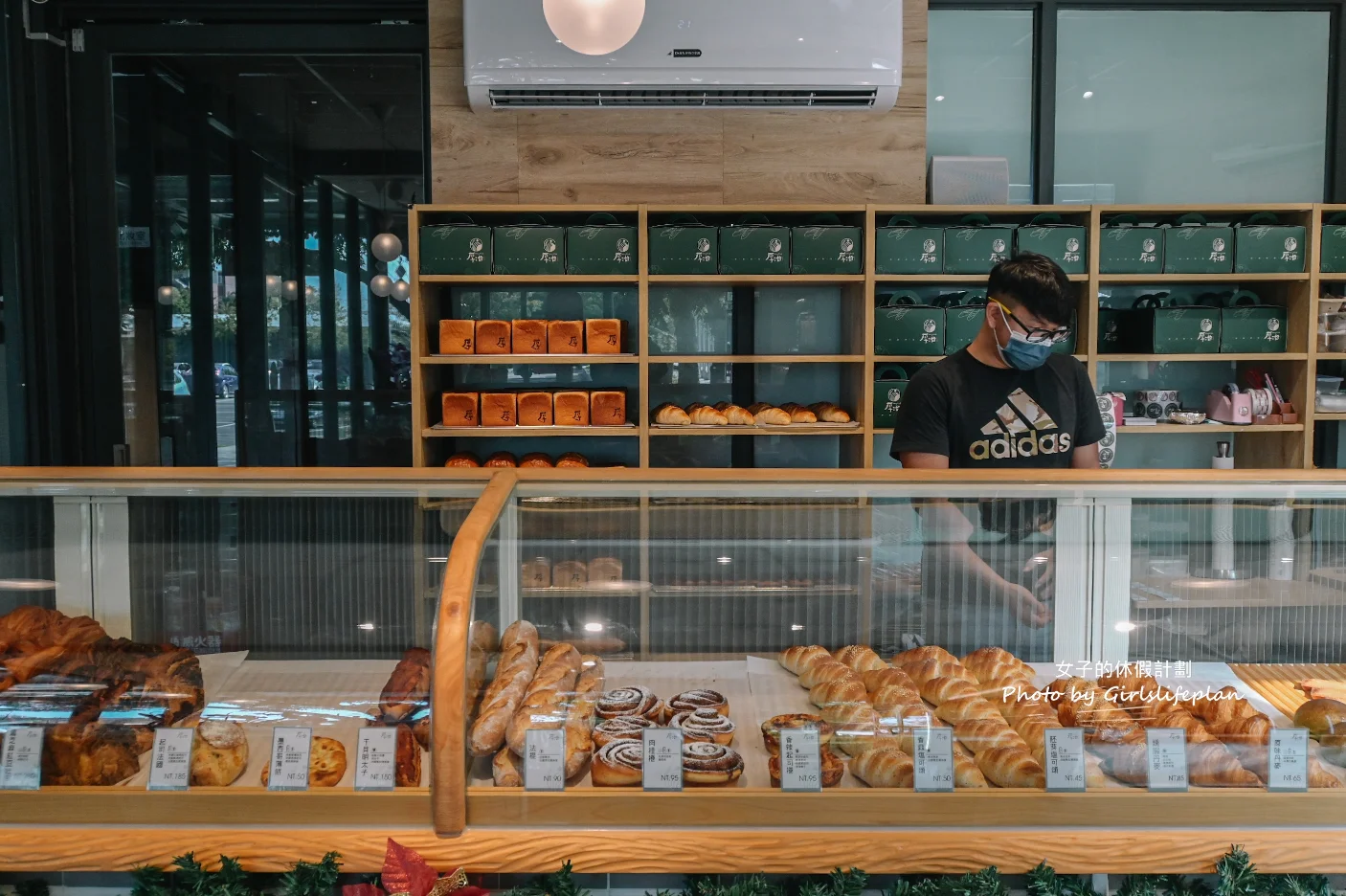 【桃園美食】厚冶 Bakery & Cafe，貨櫃玻璃屋咖啡廳(外帶) @女子的休假計劃