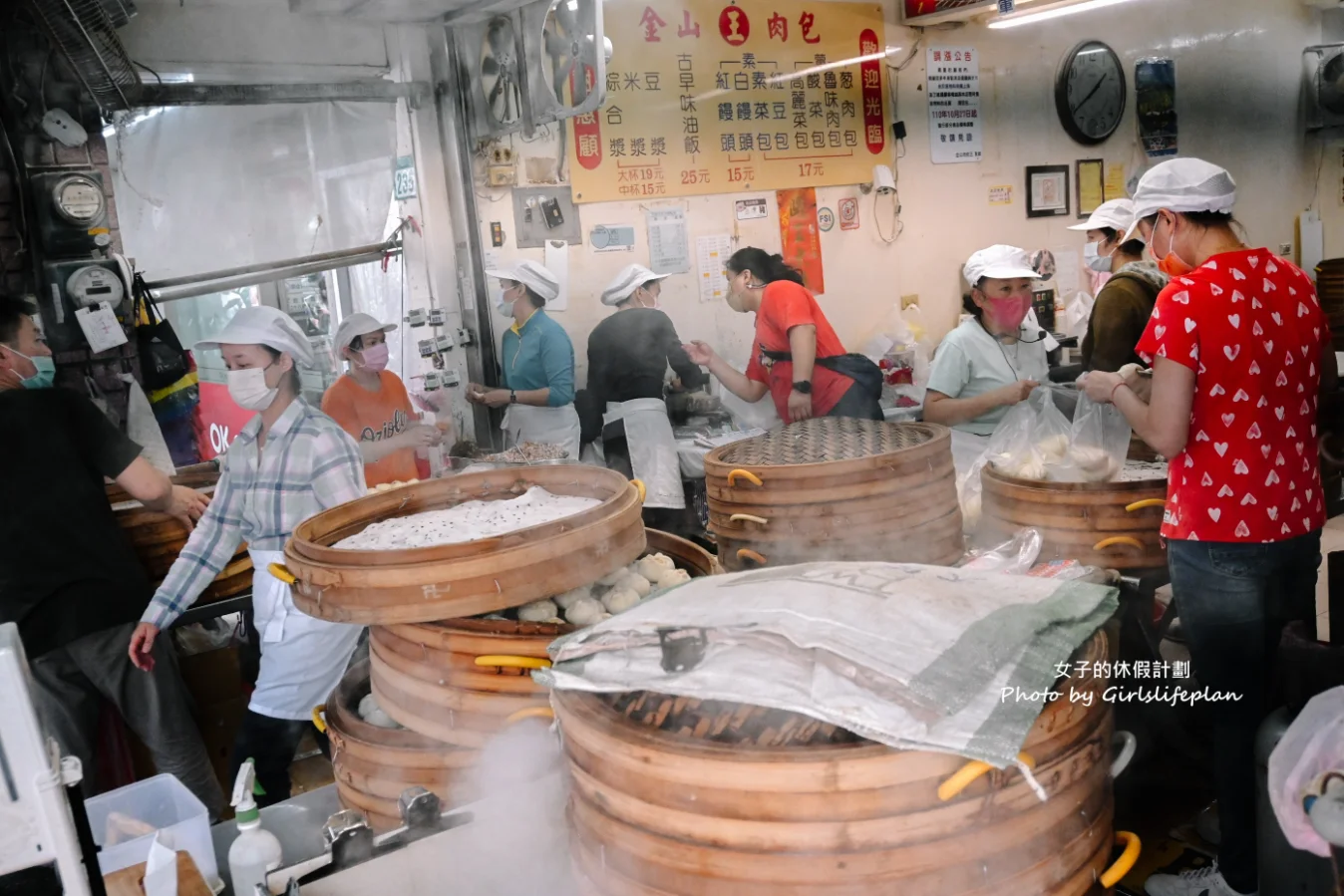 【金山老街美食】金山王肉包，熱銷30年超人氣排隊名店(外帶) @女子的休假計劃