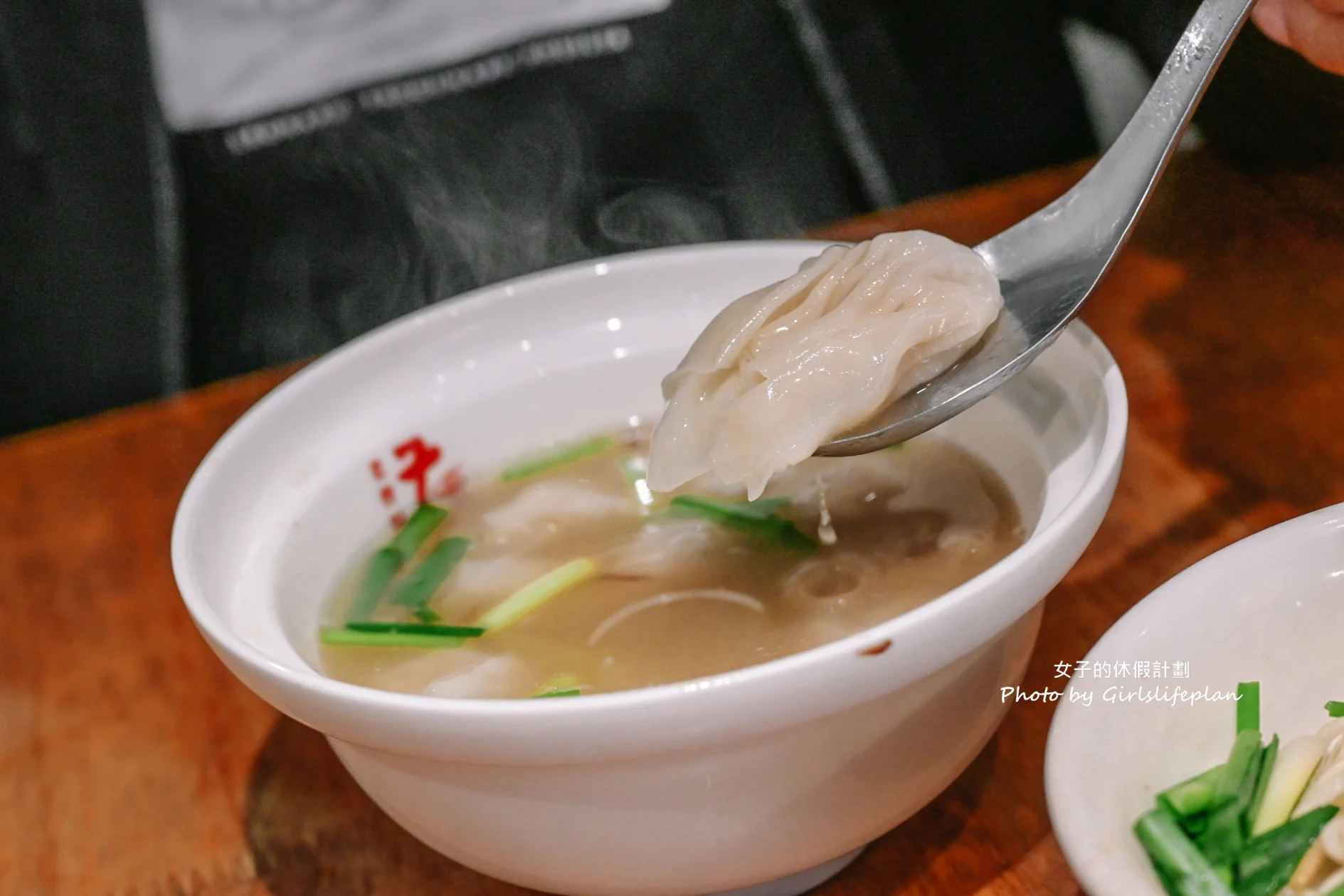 老曹餛飩｜黃石市場在地超過60年老店(外帶) @女子的休假計劃