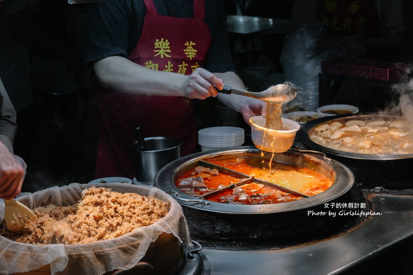 【樂華夜市】郭記麻辣臭豆腐：排隊美食鴨血臭豆腐油飯(外帶) @女子的休假計劃