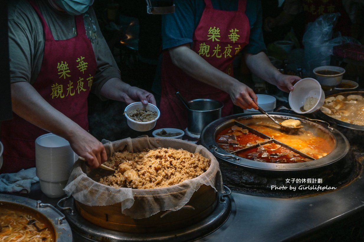 【樂華夜市】郭記麻辣臭豆腐：排隊美食鴨血臭豆腐油飯(外帶) @女子的休假計劃