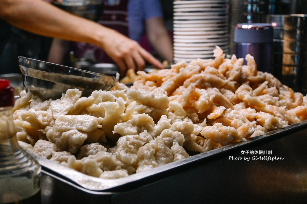 阿國蝦仁羹｜樂華夜市美食，炒米粉加綜合羹百元有找(外帶) @女子的休假計劃