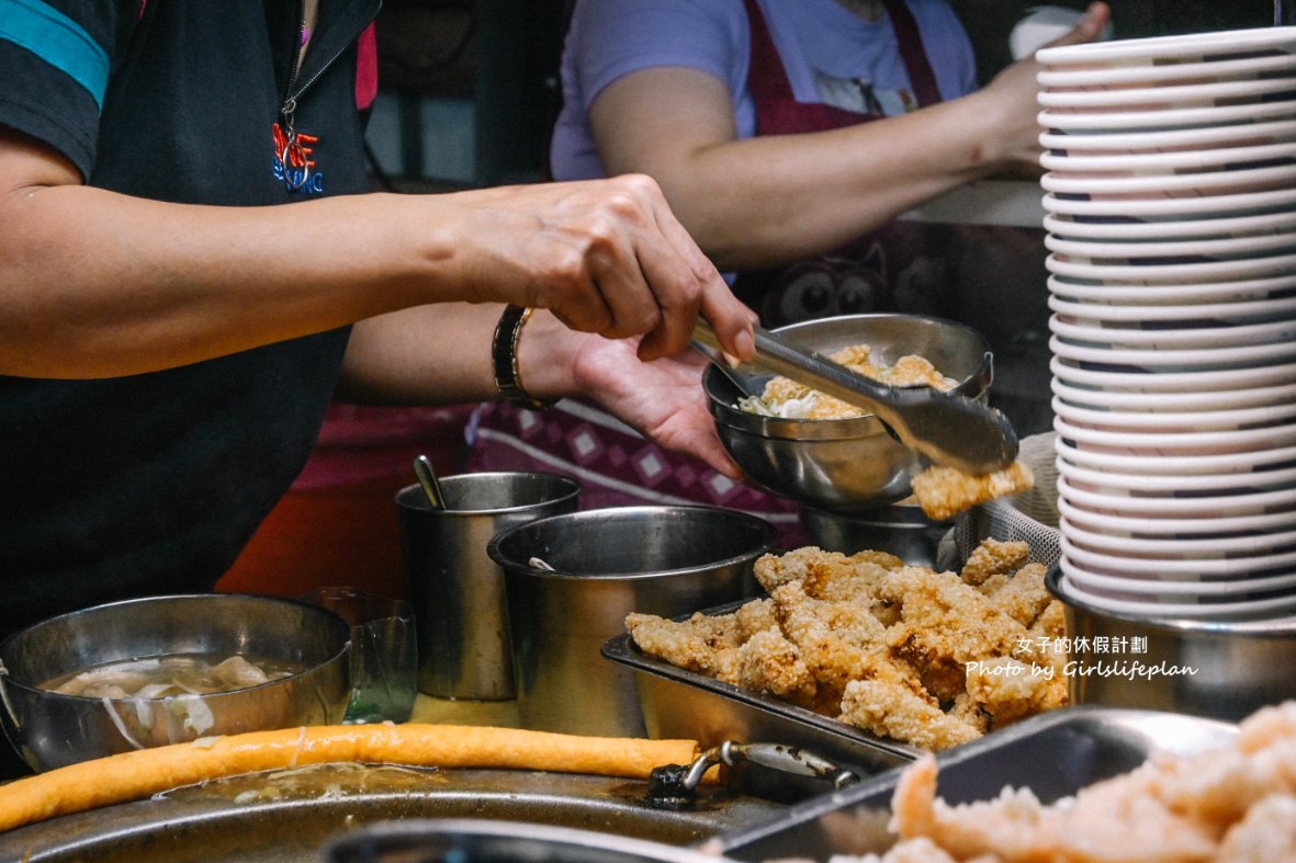 阿國蝦仁羹｜樂華夜市美食，炒米粉加綜合羹百元有找(外帶) @女子的休假計劃