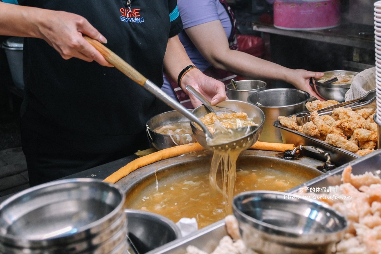 阿國蝦仁羹｜樂華夜市美食，炒米粉加綜合羹百元有找(外帶) @女子的休假計劃