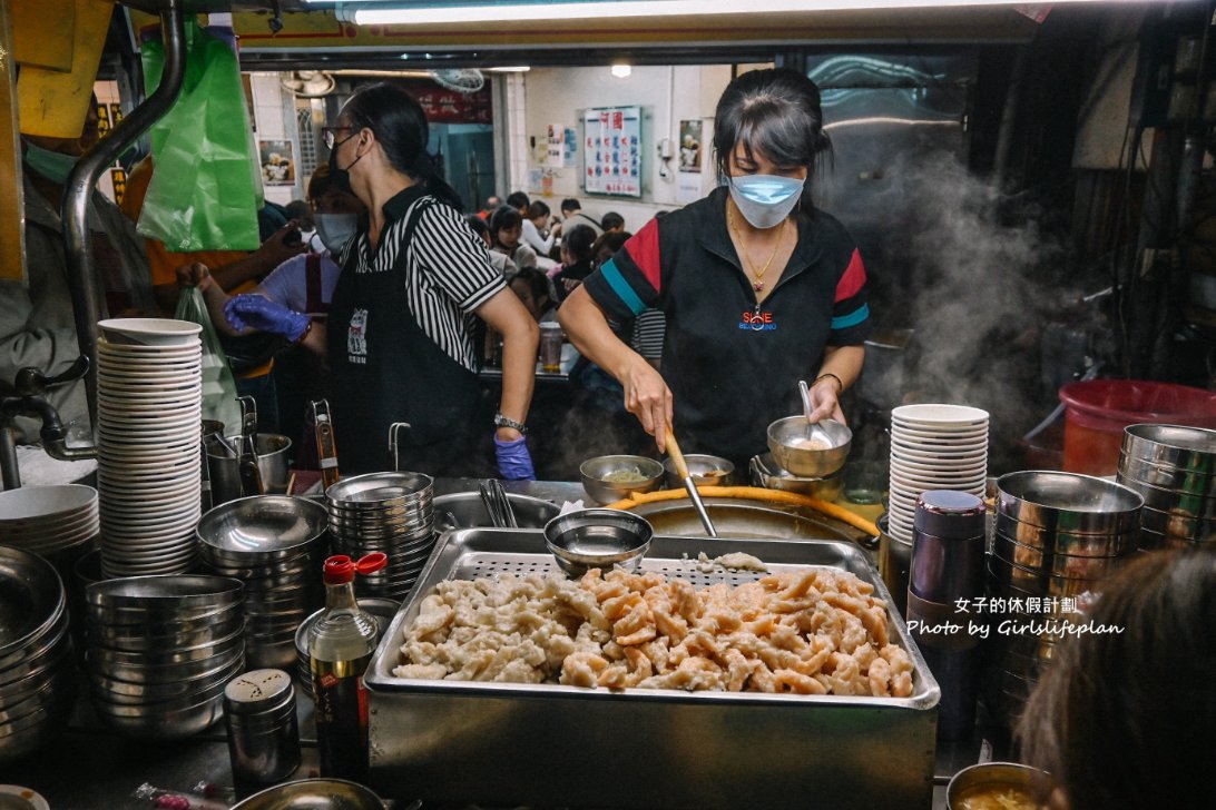 阿國蝦仁羹｜樂華夜市美食，炒米粉加綜合羹百元有找(外帶) @女子的休假計劃