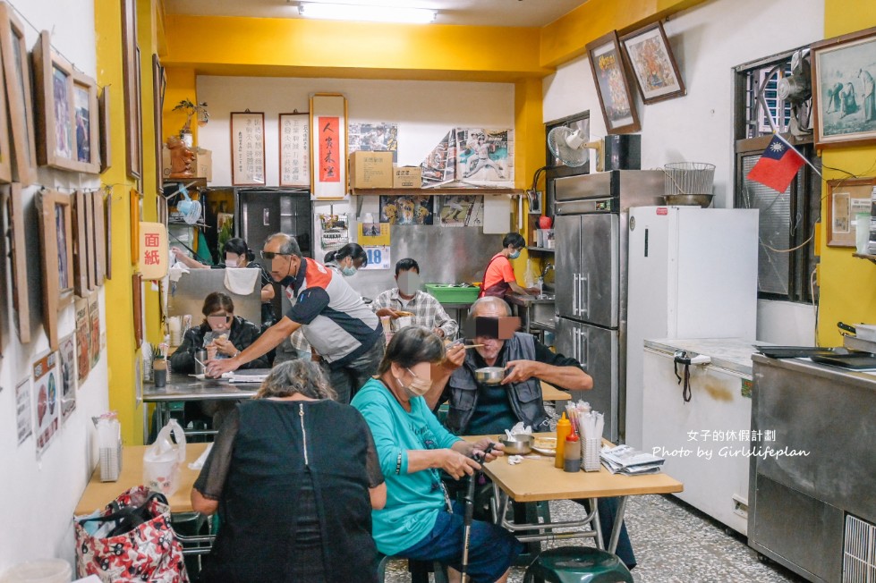 巨人傳統早餐｜在地人氣早餐，燒餅加油條必吃(外帶) @女子的休假計劃