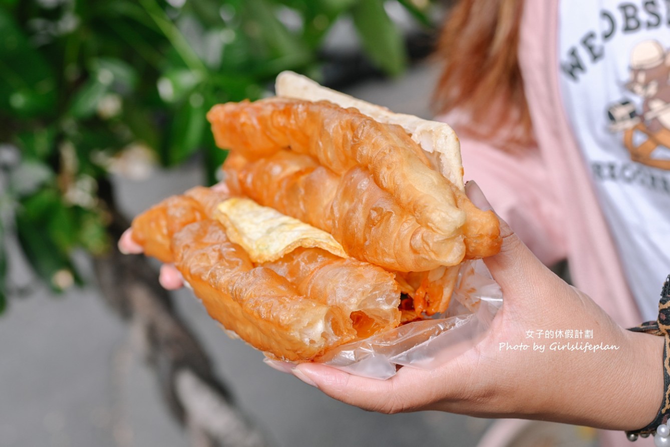 巨人傳統早餐｜在地人氣早餐，燒餅加油條必吃(外帶) @女子的休假計劃