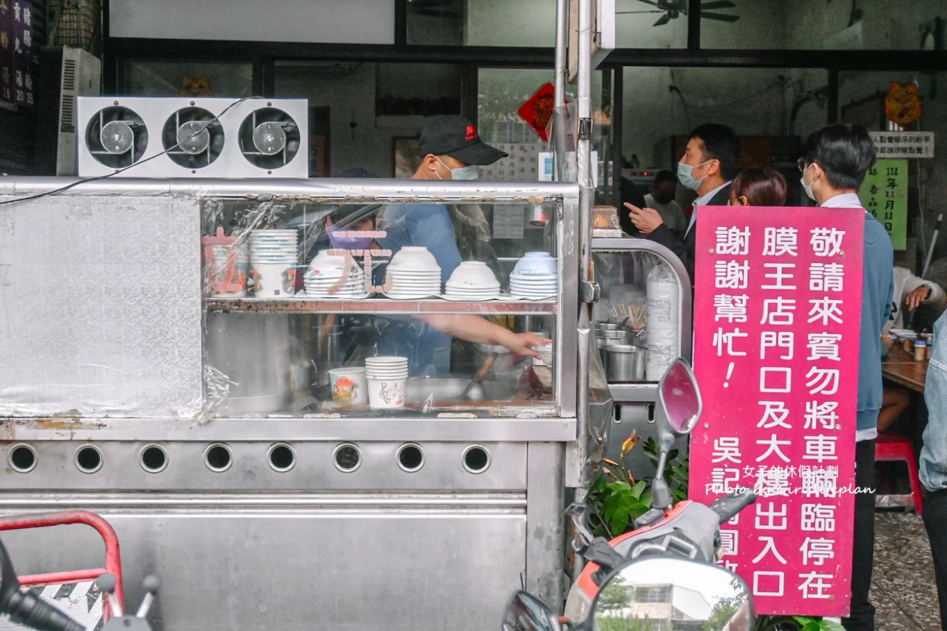 吳記脆皮肉圓｜超人氣排隊美食脆皮肉圓45元不好吃免錢(外帶) @女子的休假計劃
