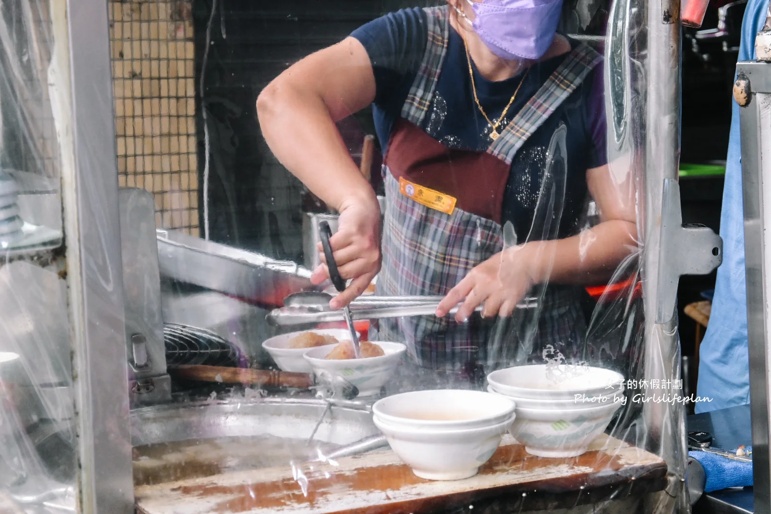 吳記脆皮肉圓｜超人氣排隊美食脆皮肉圓45元不好吃免錢(外帶) @女子的休假計劃
