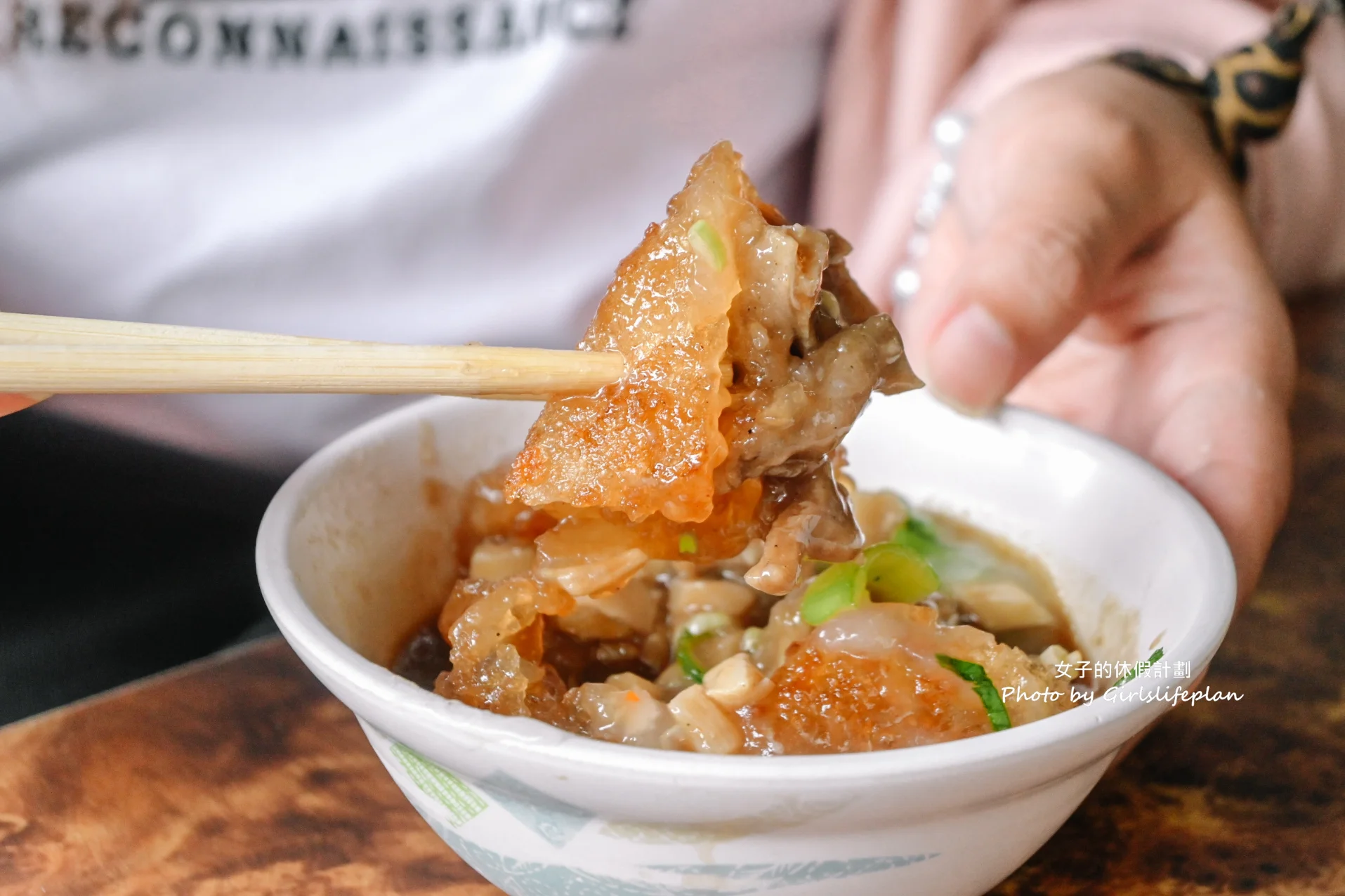 吳記脆皮肉圓｜超人氣排隊美食脆皮肉圓45元不好吃免錢(外帶) @女子的休假計劃