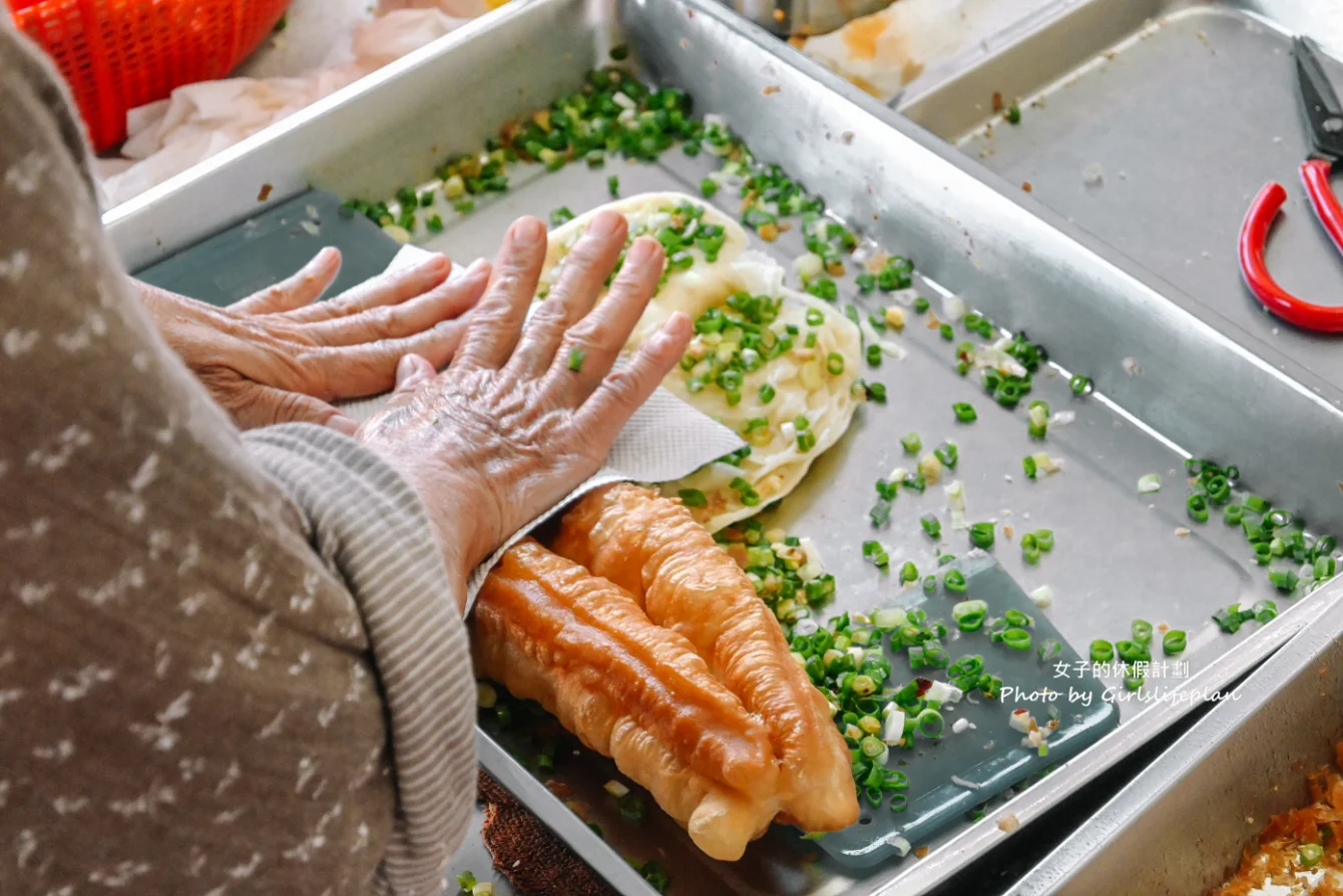 務本早點｜燒餅油條36元免費加蔥花(外帶) @女子的休假計劃