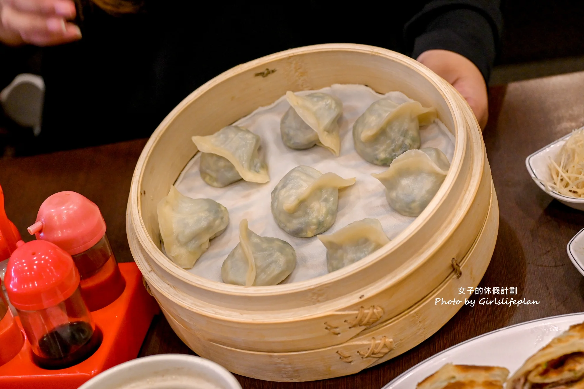北平楊寶寶蒸餃朝明店｜評價破萬米其林推薦(外帶) @女子的休假計劃