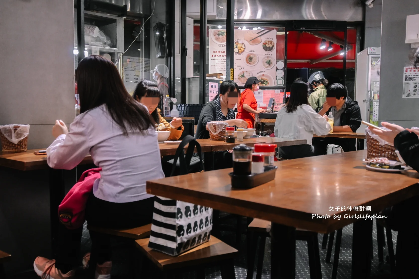 老曹餛飩｜黃石市場在地超過60年老店(外帶) @女子的休假計劃