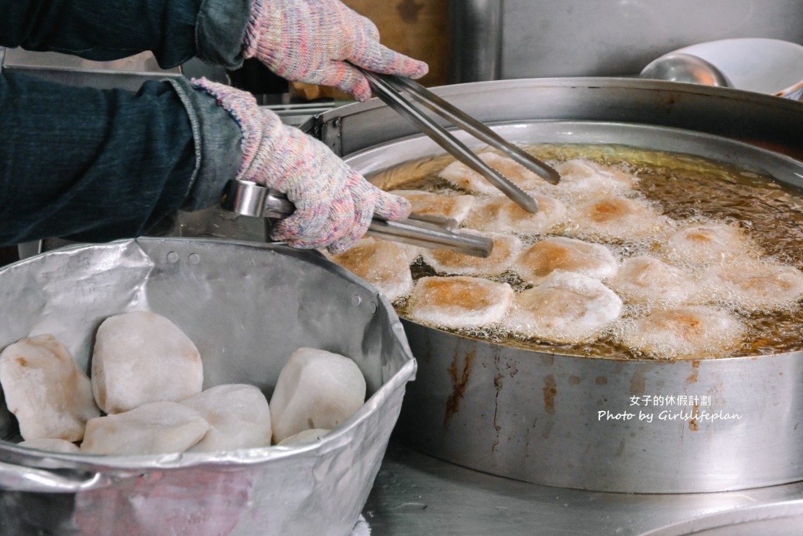 苓雅油煎肉圓｜需拿號碼牌50年人氣小吃(外帶) @女子的休假計劃