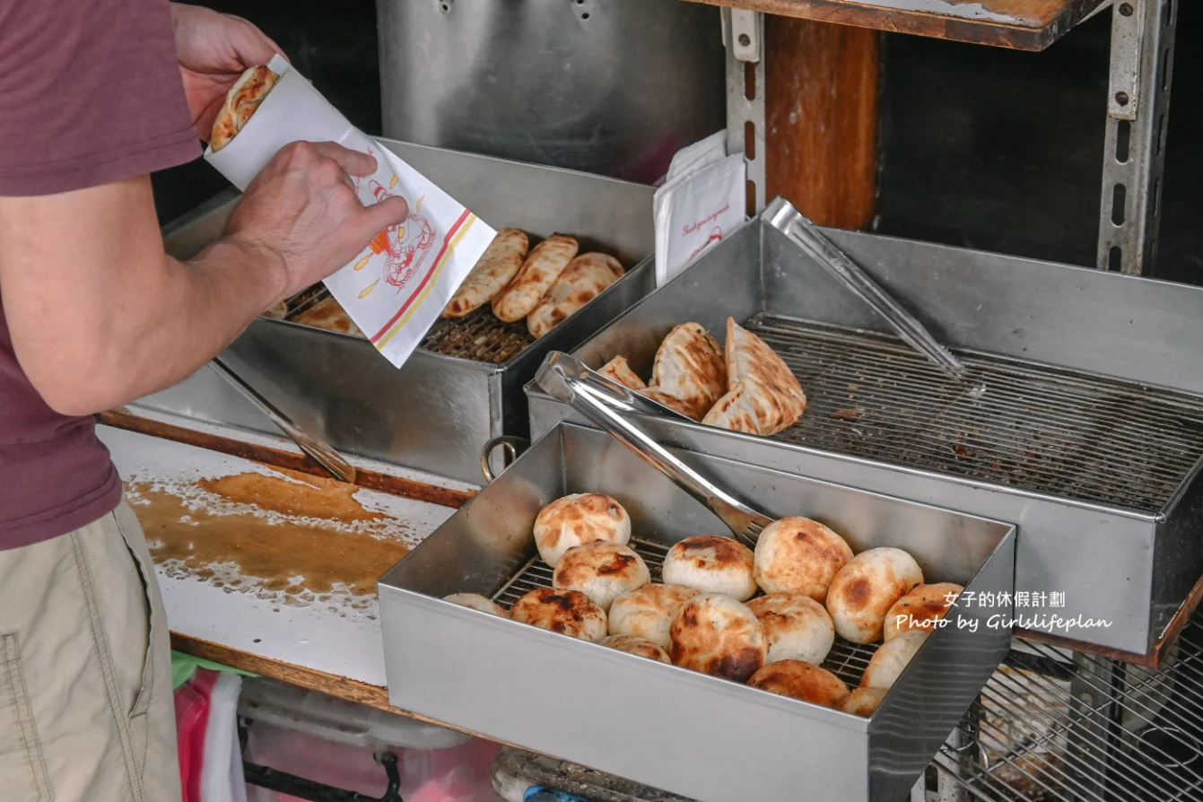【台北早餐】青島豆漿店｜傳統古早味燒餅油條(外帶) @女子的休假計劃