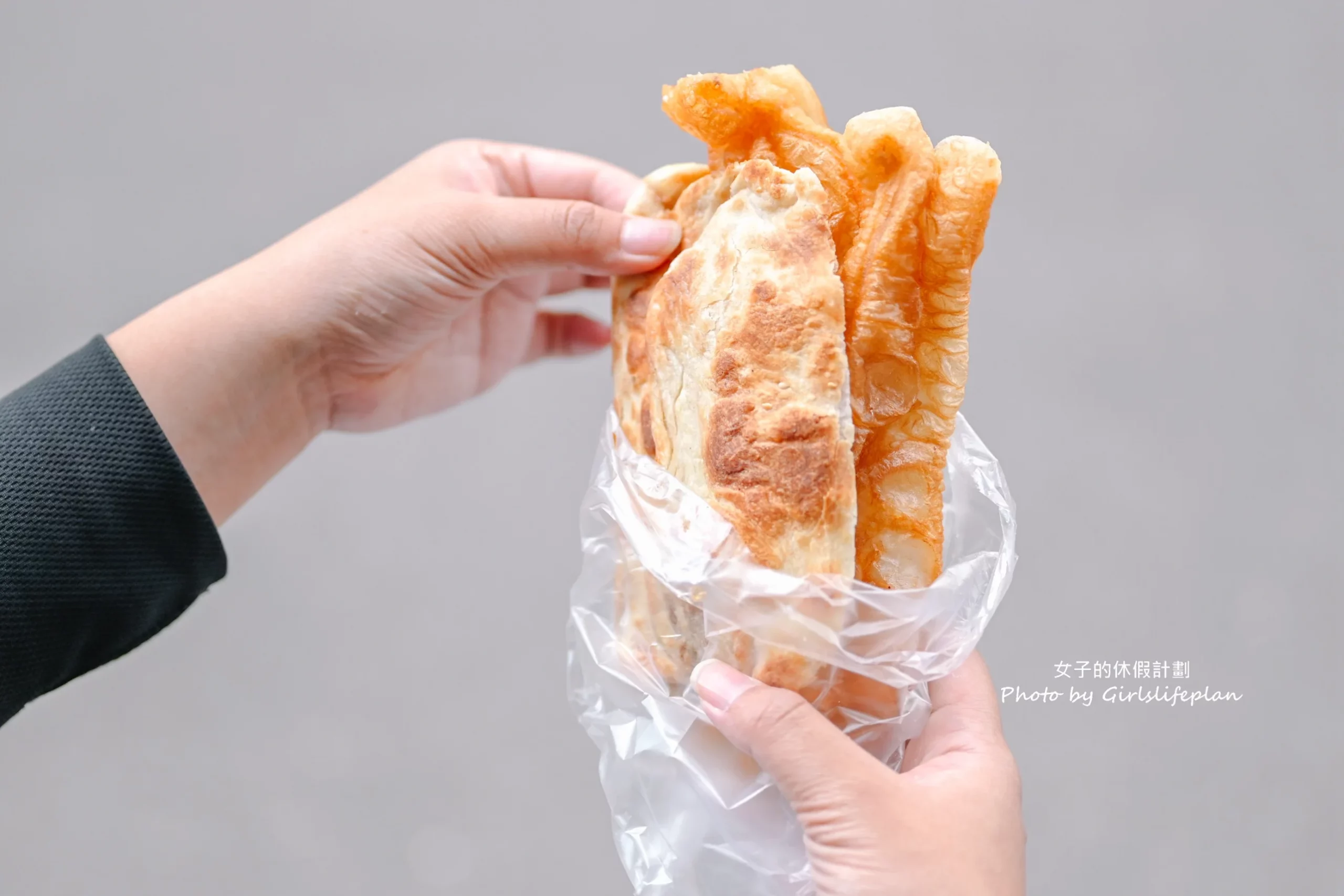 【台北早餐】青島豆漿店｜傳統古早味燒餅油條(外帶) @女子的休假計劃
