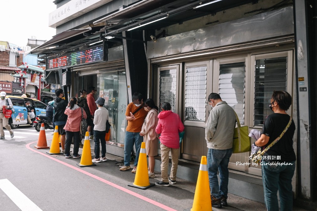 西大發｜超夯排隊美食老麵包子買十送六(外帶) @女子的休假計劃