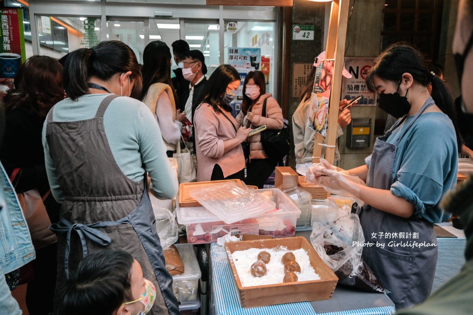 圓圓堂手工麻糬，假日才擺攤草莓大福手工麻糬(外帶) @女子的休假計劃