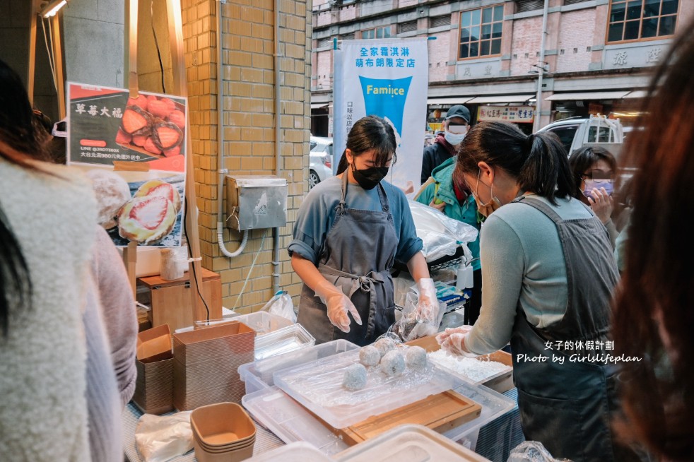 圓圓堂手工麻糬，假日才擺攤草莓大福手工麻糬(外帶) @女子的休假計劃