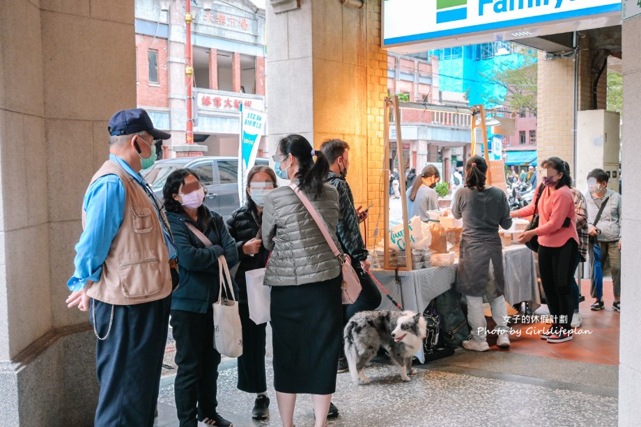 圓圓堂手工麻糬，假日才擺攤草莓大福手工麻糬(外帶) @女子的休假計劃