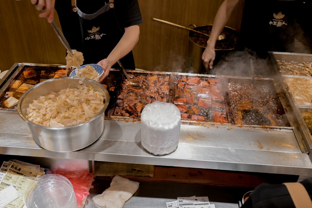 小王煮瓜｜台北米其林推薦必吃黑金滷肉飯、清湯瓜仔肉(外帶) @女子的休假計劃