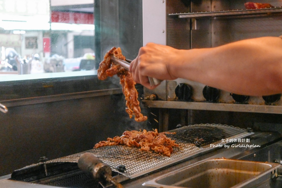 宮本武丼 中和所｜肉食控必訪，雞湯飲料霜淇淋吃到飽(外帶) @女子的休假計劃