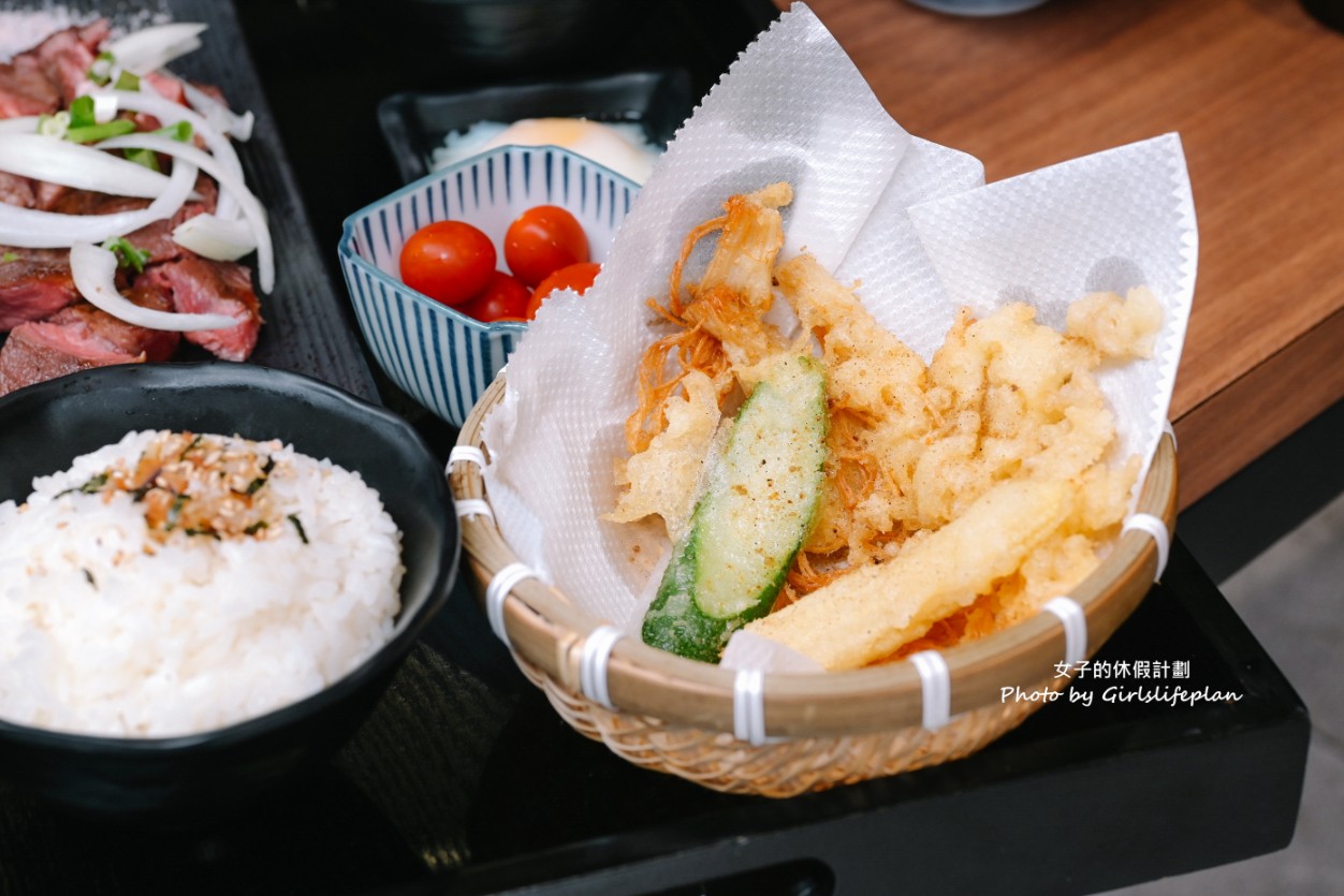 宮本武丼 中和所｜肉食控必訪，雞湯飲料霜淇淋吃到飽(外帶) @女子的休假計劃