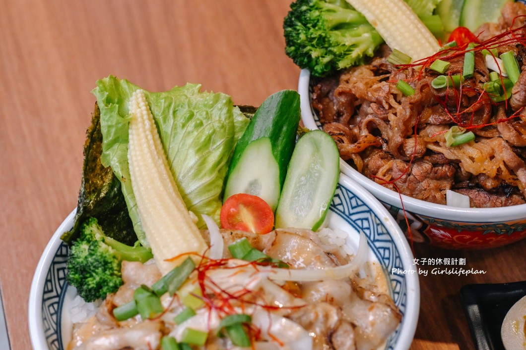 宮本武丼 中和所｜肉食控必訪，雞湯飲料霜淇淋吃到飽(外帶) @女子的休假計劃