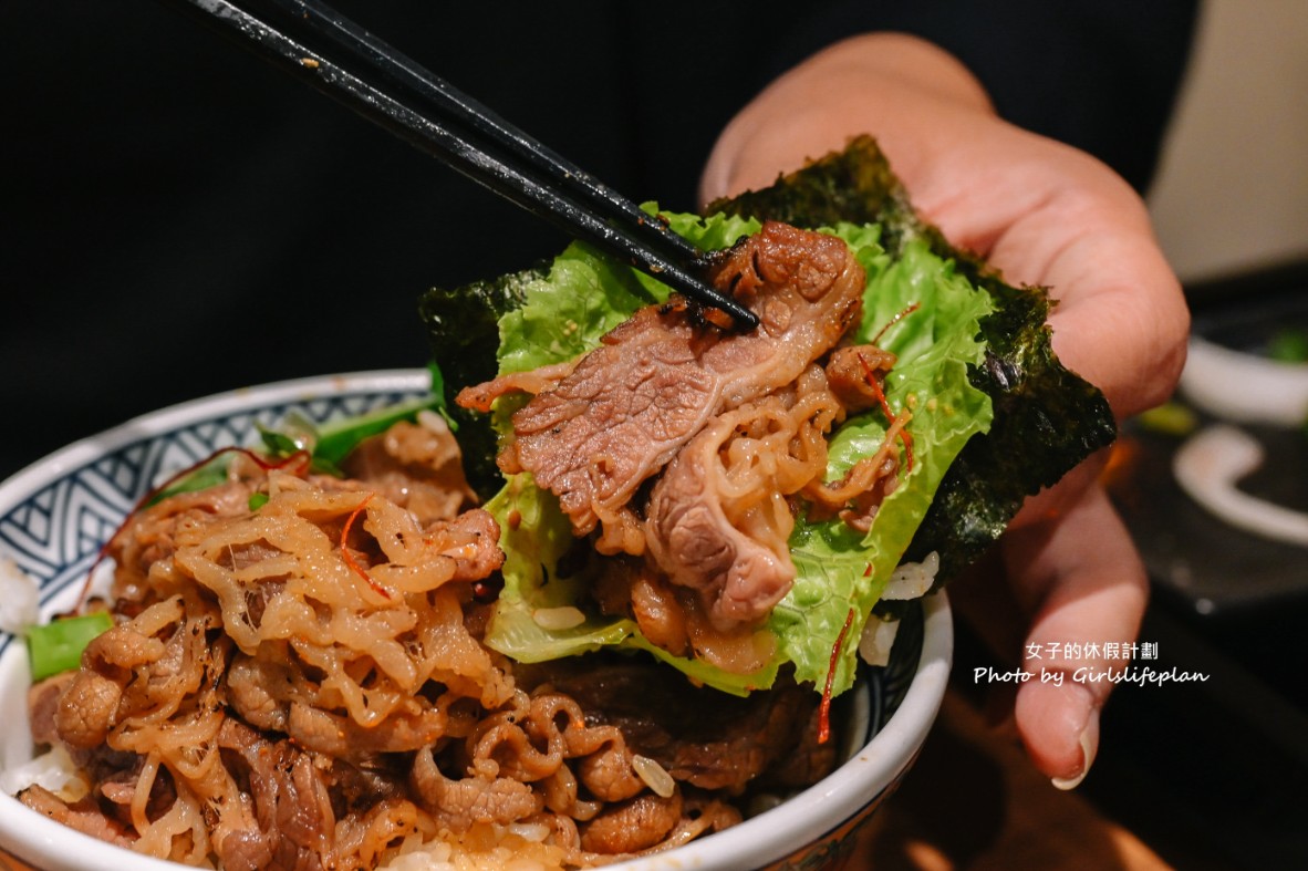 宮本武丼 中和所｜肉食控必訪，雞湯飲料霜淇淋吃到飽(外帶) @女子的休假計劃