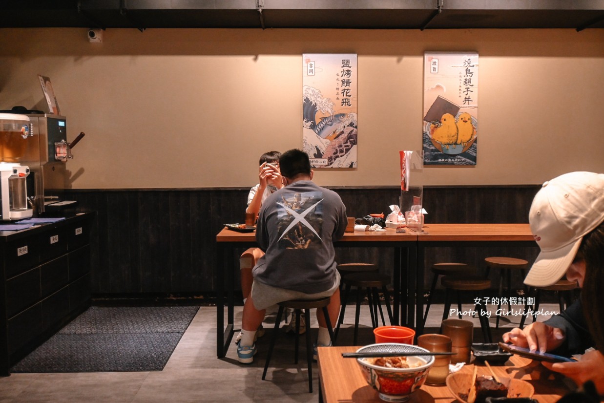 宮本武丼 中和所｜肉食控必訪，雞湯飲料霜淇淋吃到飽(外帶) @女子的休假計劃