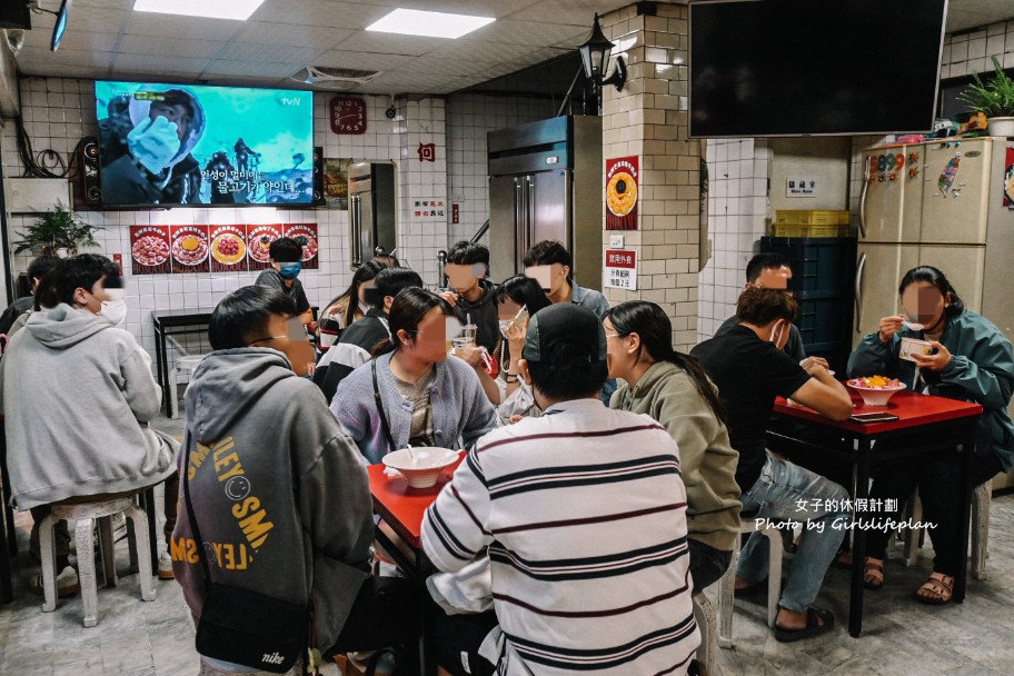 東海何媽媽冰店 | 浮誇系冰品巨無霸水果草莓冰(外帶) @女子的休假計劃