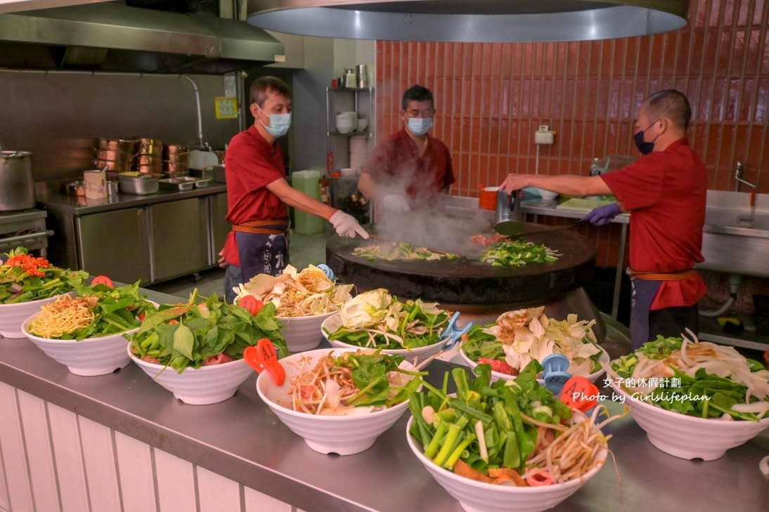 東興市魯肉義，鄉民激推從早上11點營業到凌晨五點超人氣滷肉飯店，酸菜免費吃到飽/外帶 @女子的休假計劃