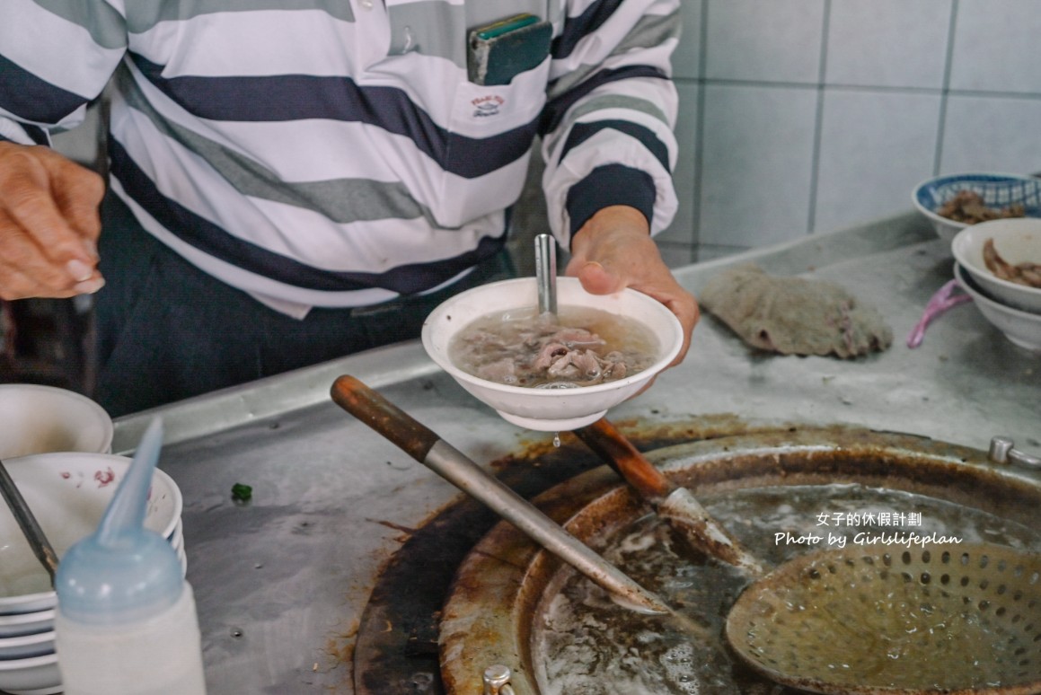 輝煌牛肉湯｜超過40年老店，牛肉湯60元還能加湯(外帶) @女子的休假計劃