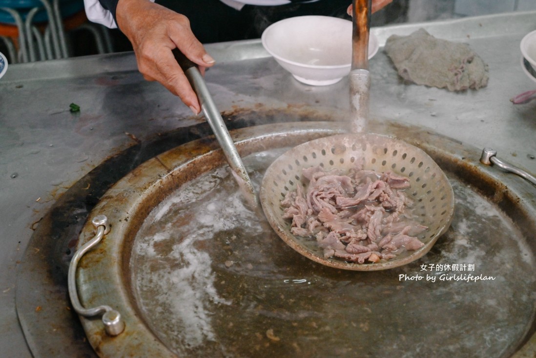 輝煌牛肉湯｜超過40年老店，牛肉湯只要60元還能加湯(外帶) @女子的休假計劃