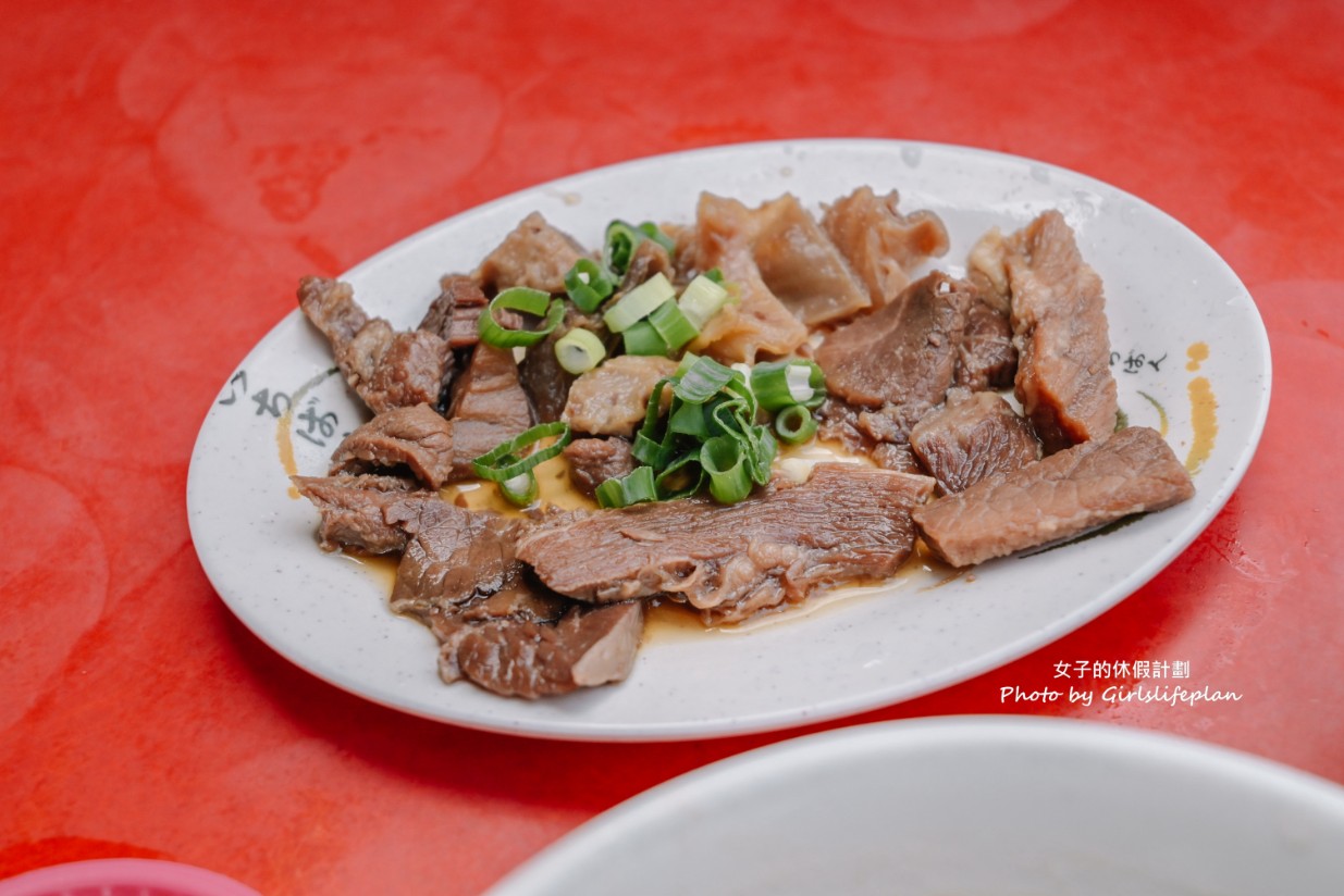 輝煌牛肉湯｜超過40年老店，牛肉湯60元還能加湯(外帶) @女子的休假計劃