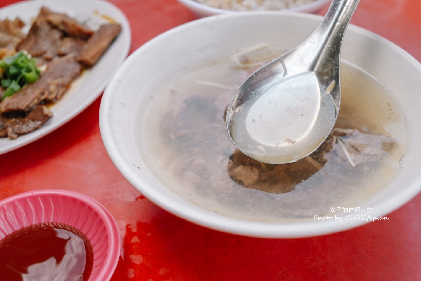 輝煌牛肉湯｜超過40年老店，牛肉湯只要60元還能加湯(外帶) @女子的休假計劃