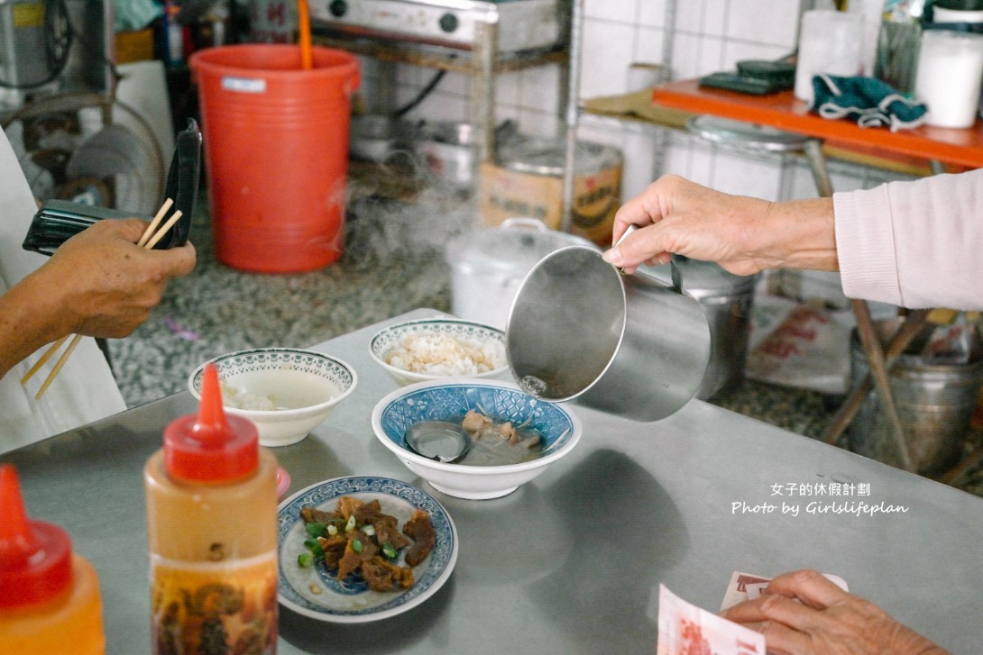 輝煌牛肉湯｜超過40年老店，牛肉湯只要60元還能加湯(外帶) @女子的休假計劃