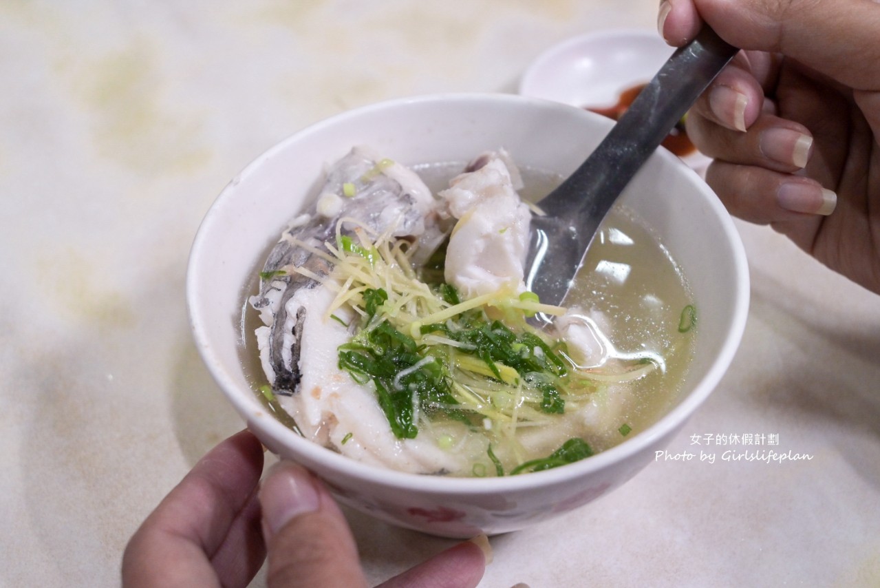 北港圓環來興草魚湯｜在地50年銅板美食(外帶) @女子的休假計劃