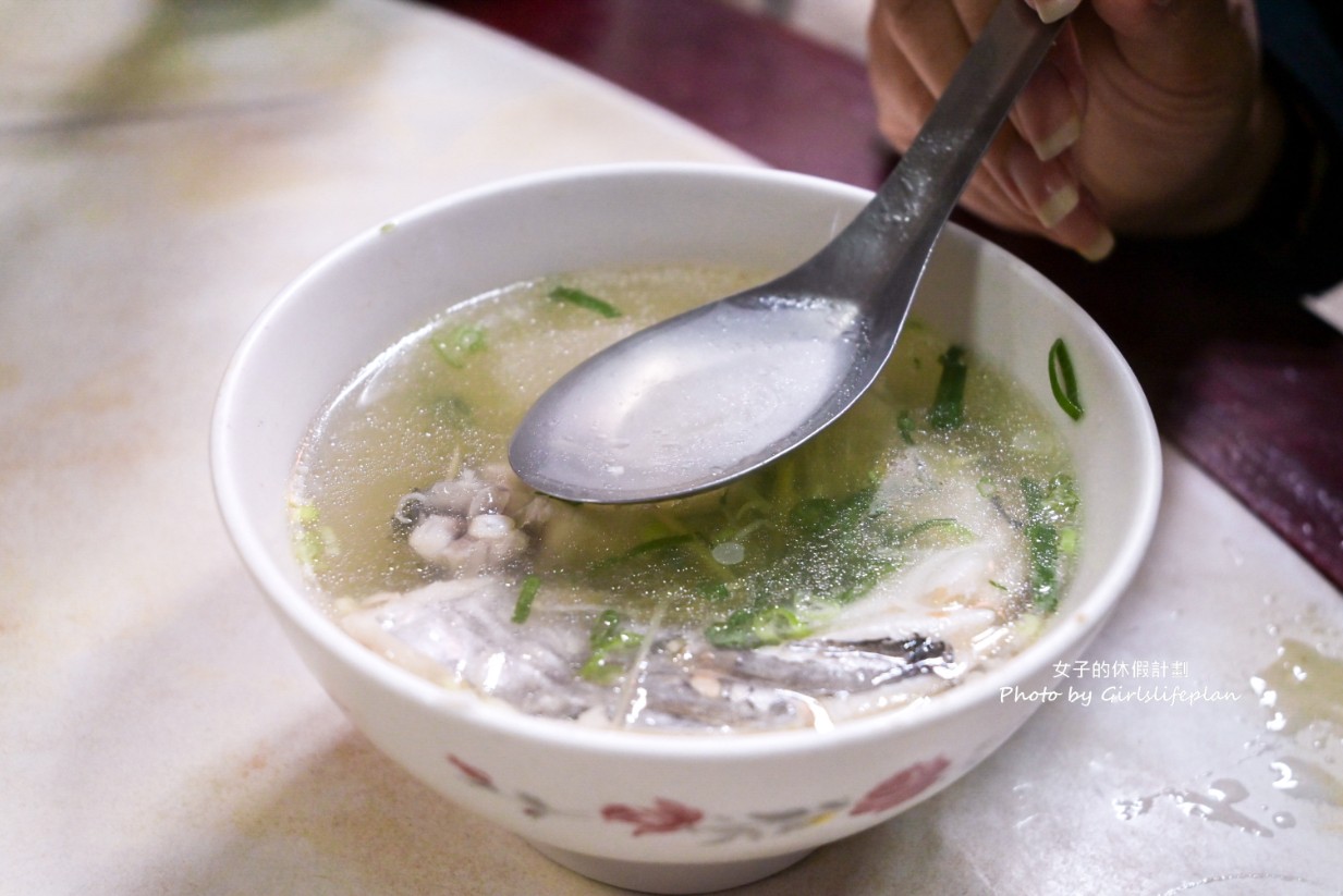 北港圓環來興草魚湯｜在地50年銅板美食(外帶) @女子的休假計劃