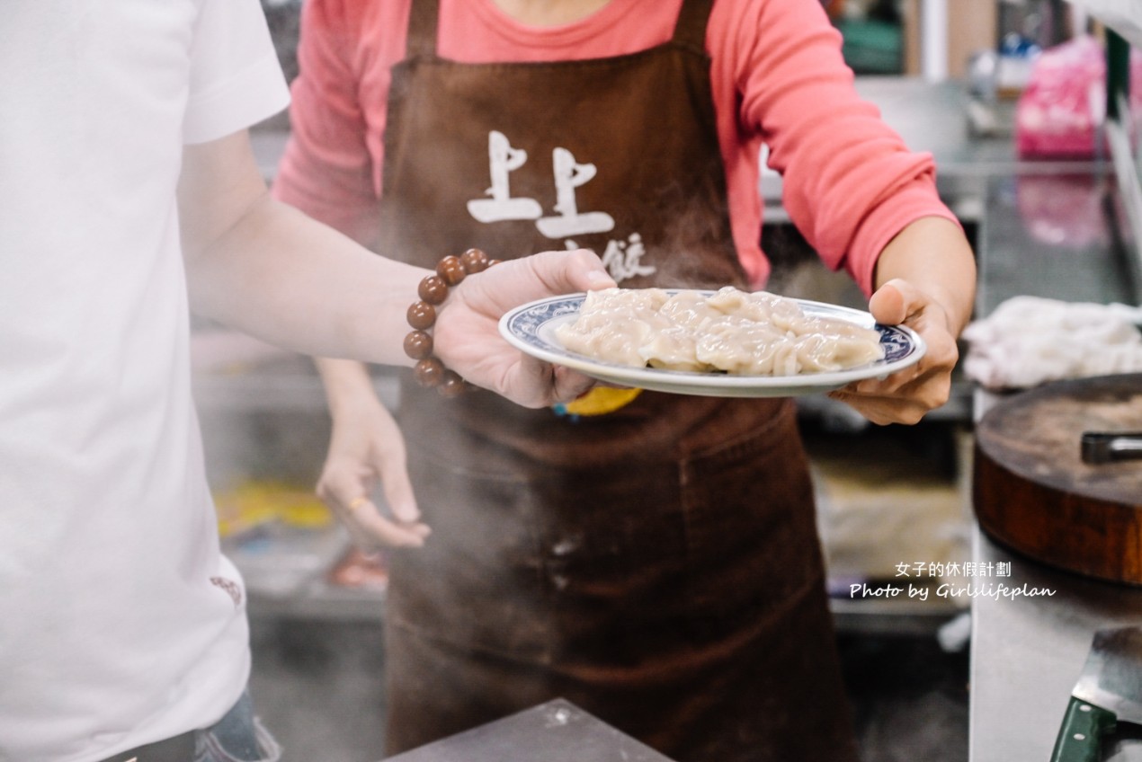 上上水餃｜一顆水餃3元有夠便宜，酸辣湯25元(外帶) @女子的休假計劃