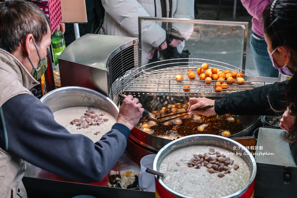 廟東菱角酥 | 豐原廟東夜市必吃超人氣排隊美食(外帶) @女子的休假計劃