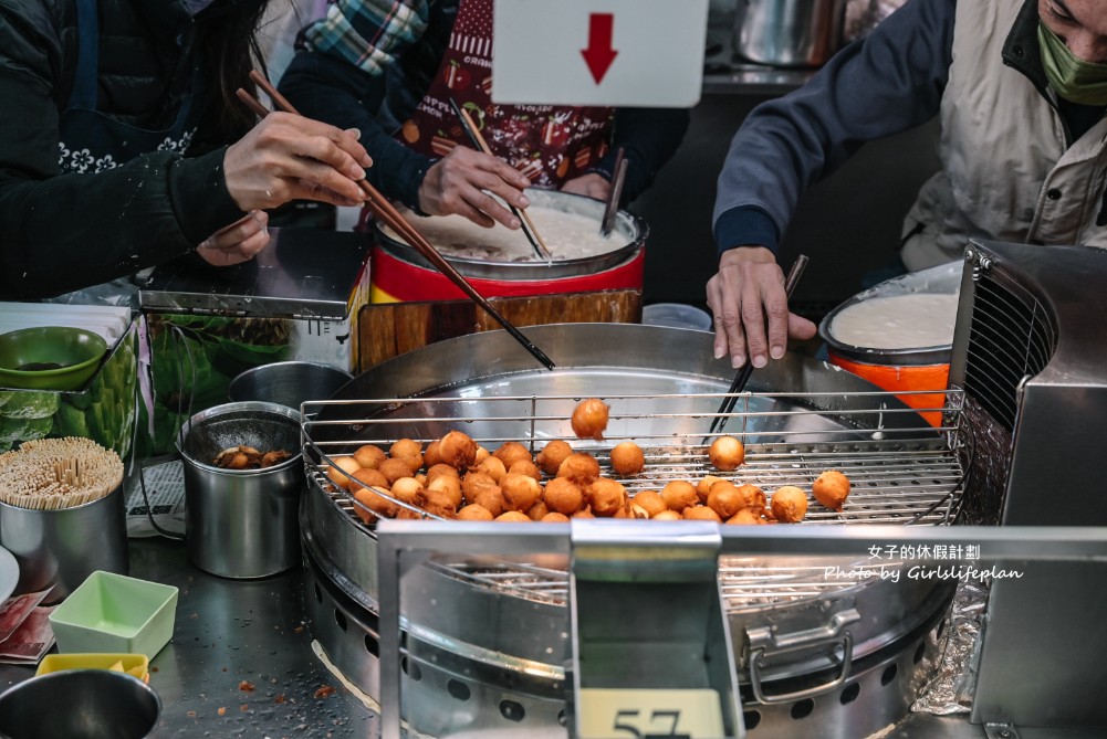 廟東菱角酥 | 豐原廟東夜市必吃超人氣排隊美食(外帶) @女子的休假計劃