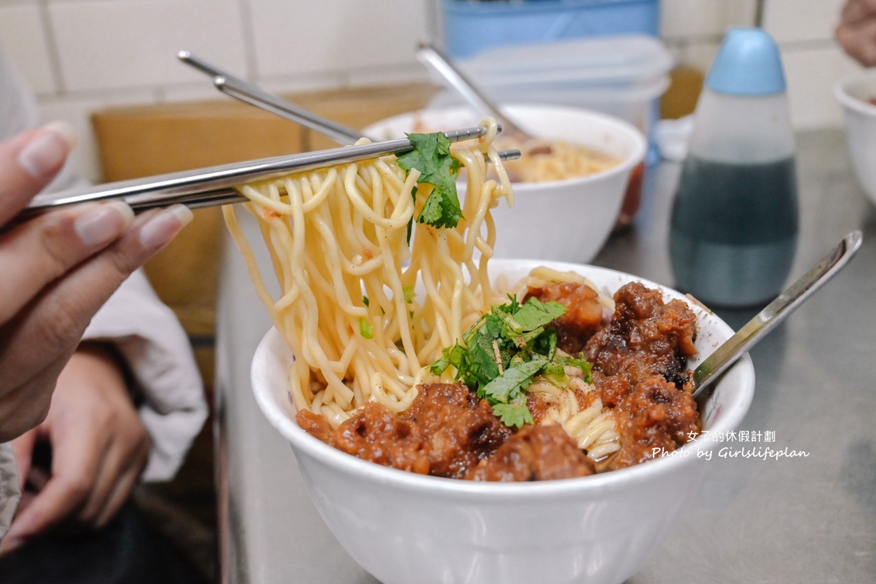 廟東清水排骨麵店｜豐原人氣排隊美食(外帶) @女子的休假計劃