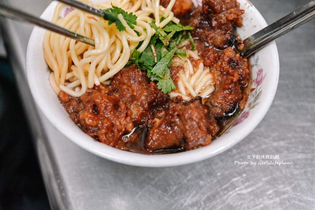 廟東清水排骨麵店｜豐原人氣排隊美食(外帶) @女子的休假計劃